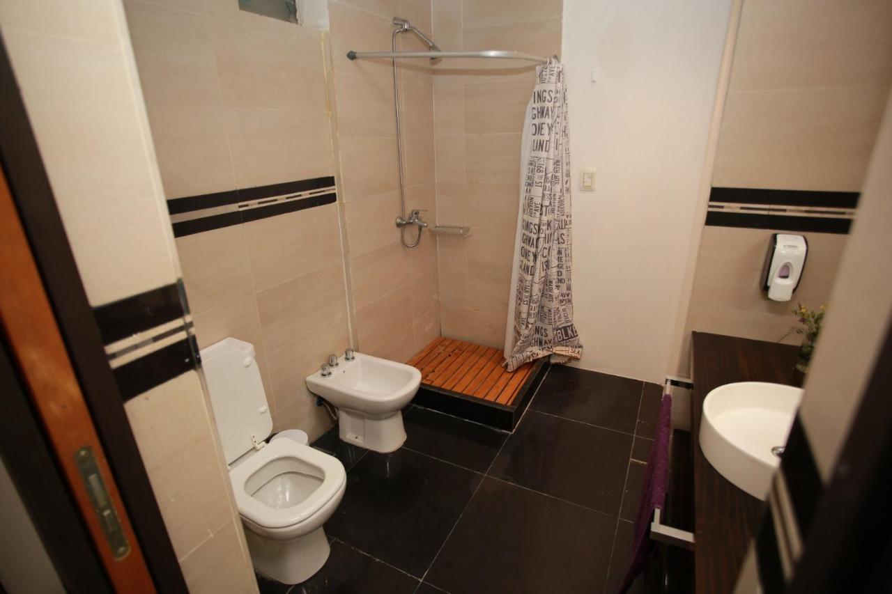 بيت شباب Roots Backpackers Rada Tilly المظهر الخارجي الصورة